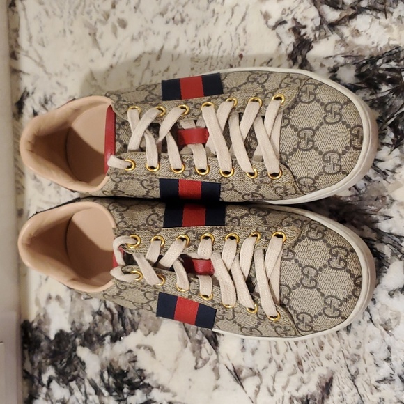 Gucci Ace GG Supreme Sneaker - Picture 3 of 6